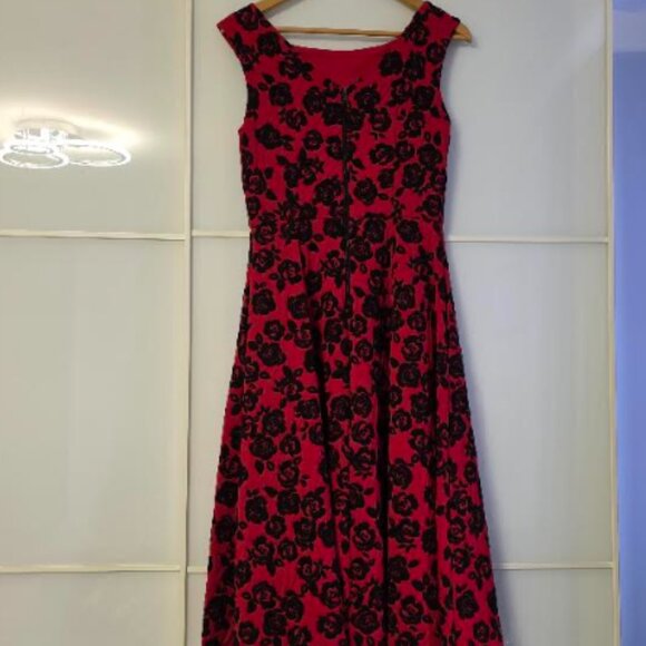 Holiday Women collection from  Betsey Jonson Dress. Size 6 - Picture 1 of 11